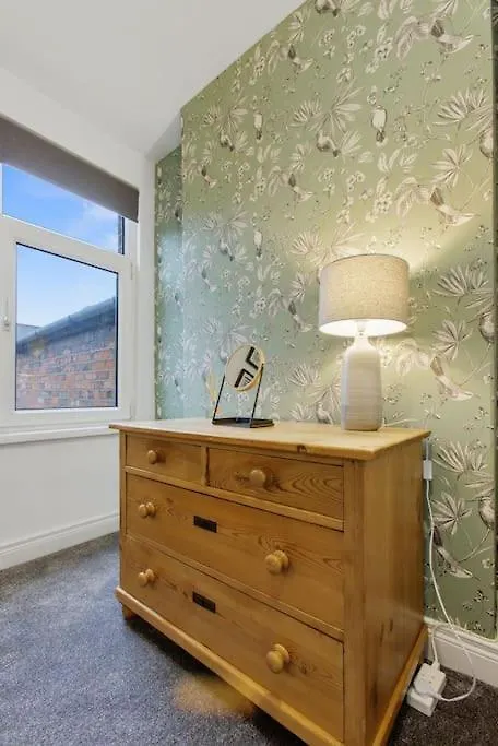 City Centre Mid-Terrace Victorian Townhouse Belfast Daire