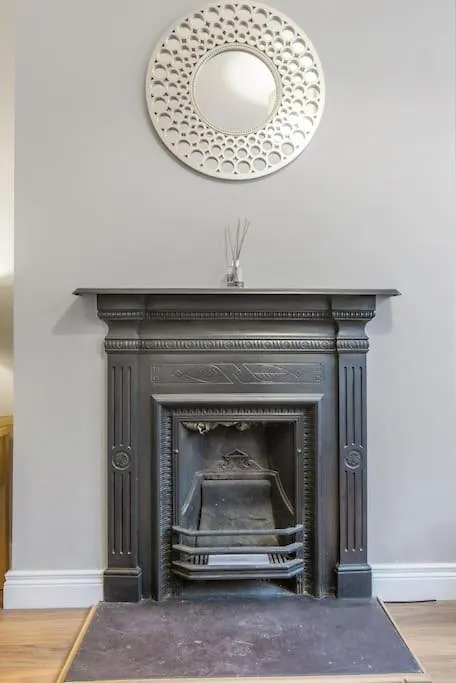 City Centre Mid-Terrace Victorian Townhouse Belfast 0*,  Birleşik Krallık
