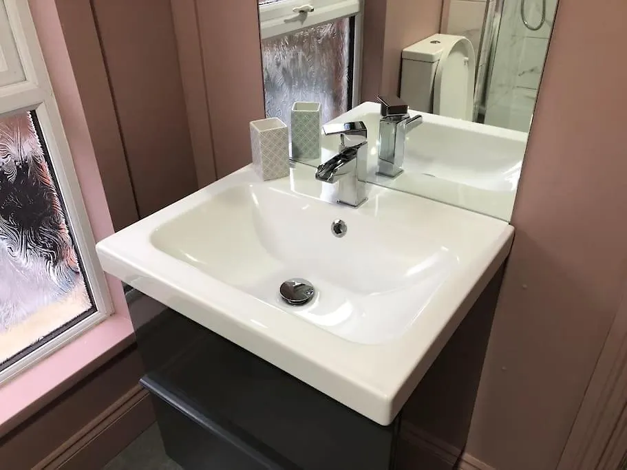 City Centre Mid-Terrace Victorian Townhouse Belfast Birleşik Krallık