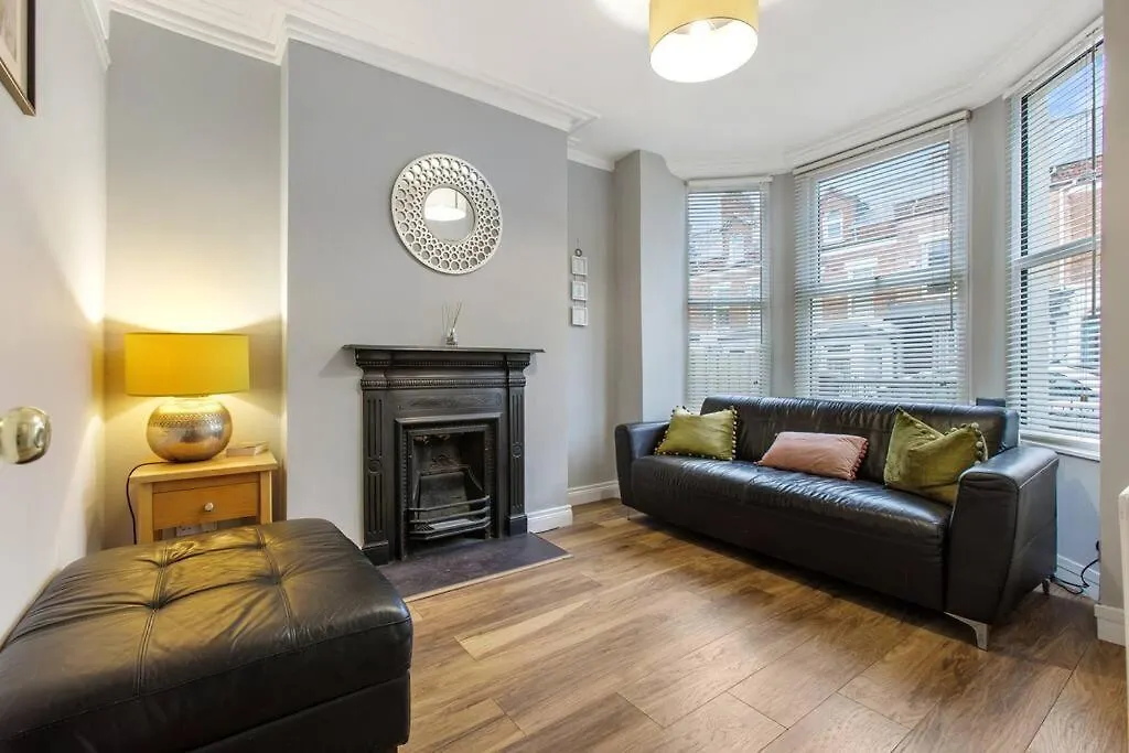City Centre Mid-Terrace Victorian Townhouse Belfast Daire