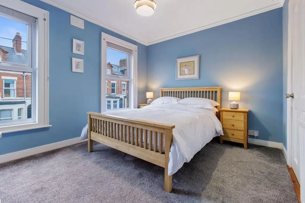 City Centre Mid-Terrace Victorian Townhouse Belfast