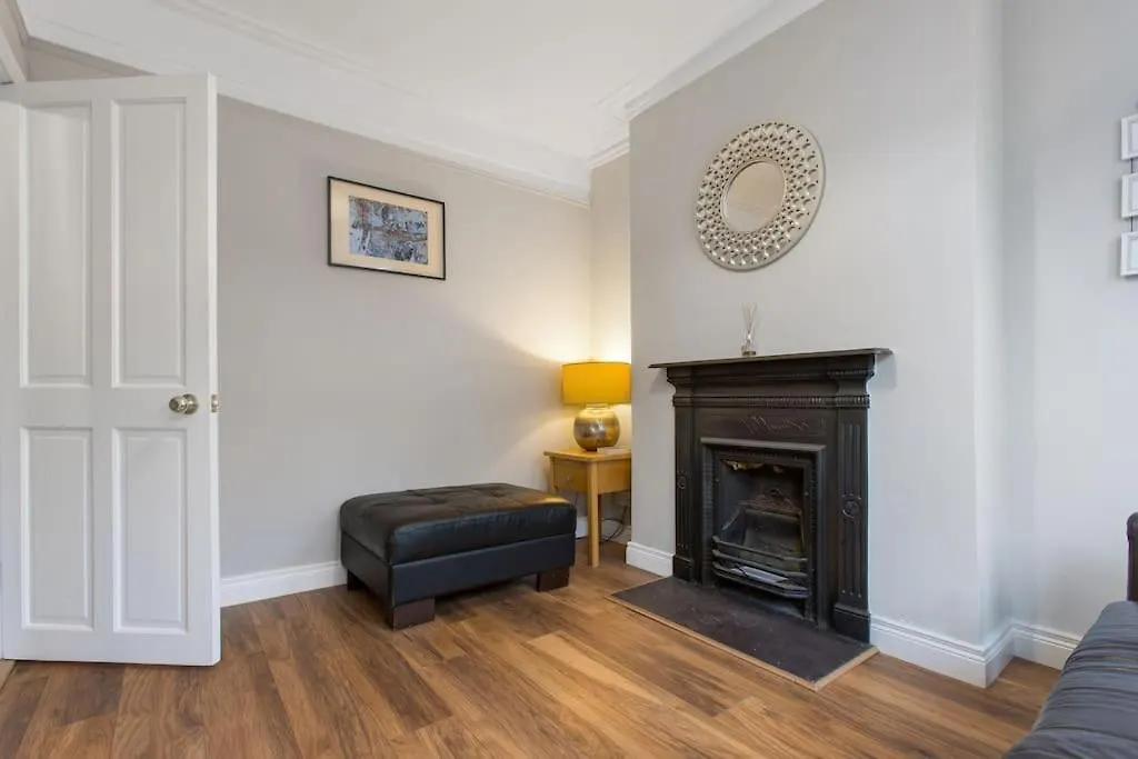 Daire City Centre Mid-Terrace Victorian Townhouse Belfast