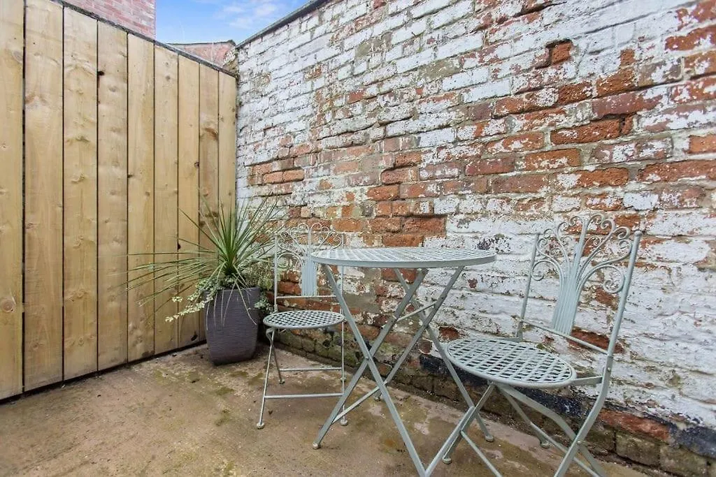Daire City Centre Mid-Terrace Victorian Townhouse Belfast