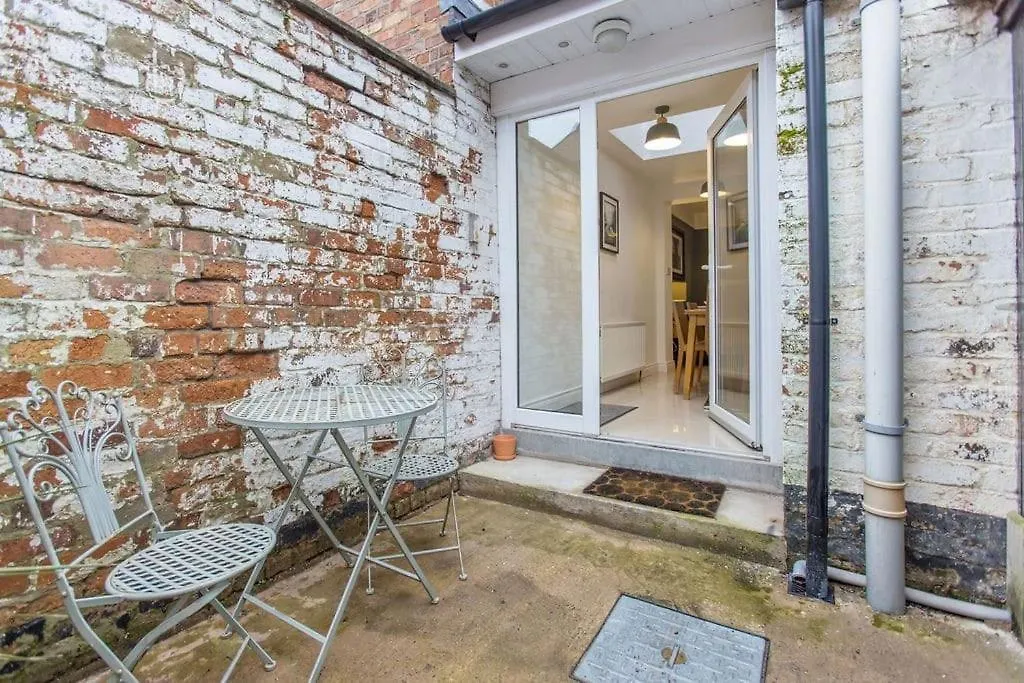 City Centre Mid-Terrace Victorian Townhouse Belfast Birleşik Krallık